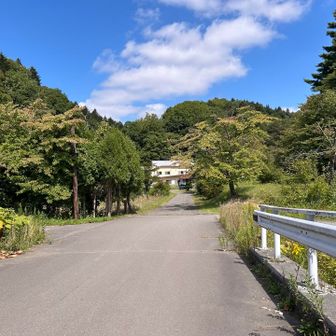 長官山へ
馬追温泉の横を通って…