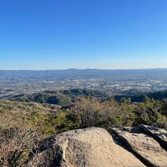 無事イベ合流し、とりあえず単独で山頂目指すと、たまたま眺望良いところに遭遇。
ここは写真を撮らねば👍