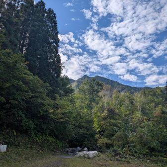これから向かう嘉平与ノボッチと前岳が見えます