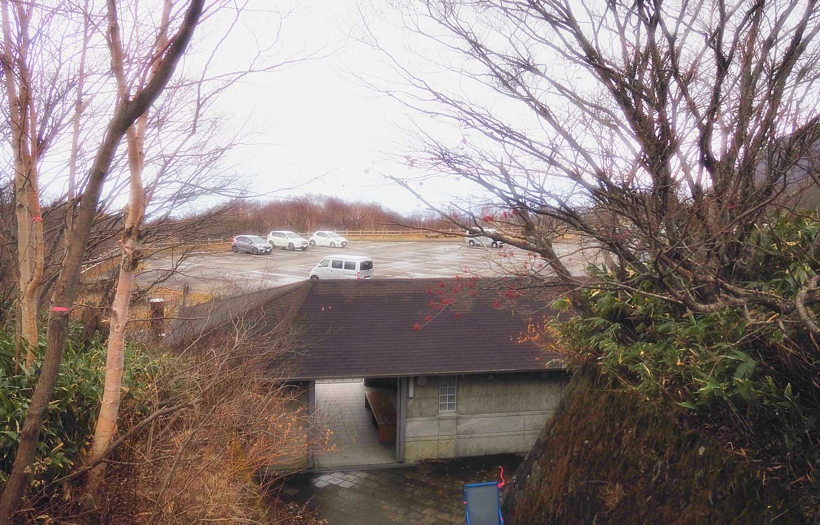 戻ってきたよ～🙌😄
今日の那須岳は・・
「ご機嫌ななめ💦」
この駐車場まで来れるうちに（12/15まで）・・
きっとまた来るから・・
青空の那須岳に・・👍
