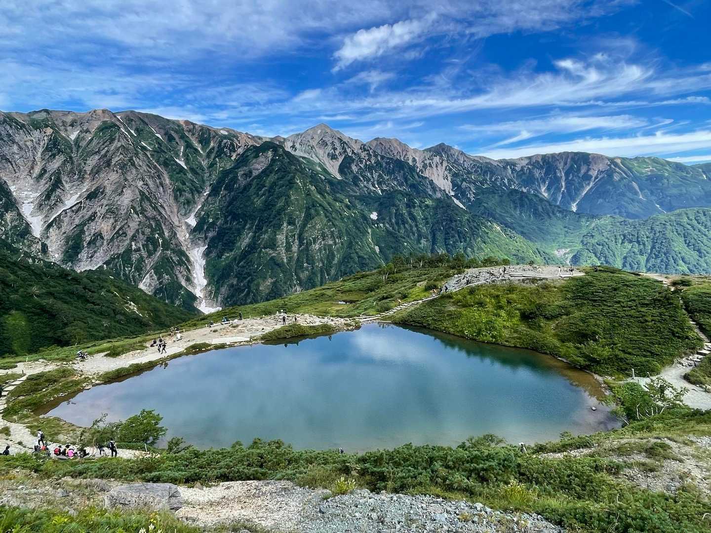 八方池を半周すると人と雲のリフレクション✨
これが最大限でした。