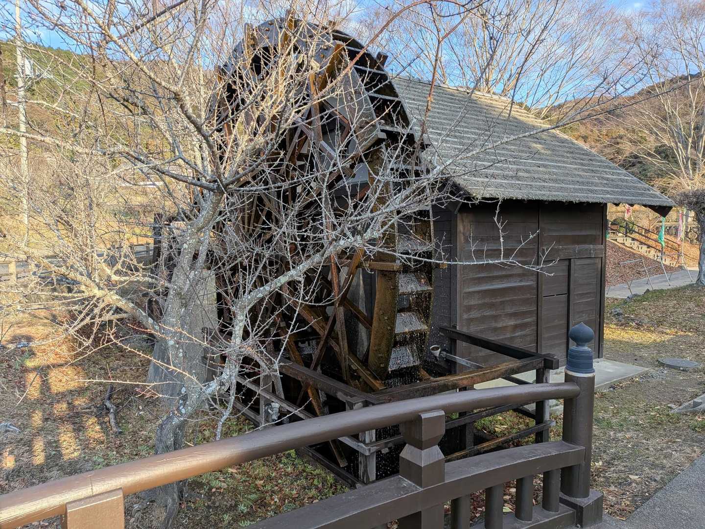 下山。