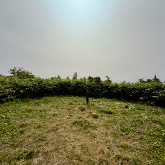 焼山山頂ビックリしたよ
何もなさすぎて写真に収めてしまった