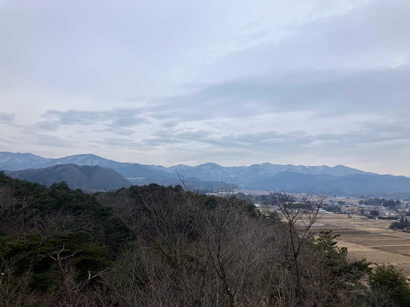 展望台から
額取山　安達太良山