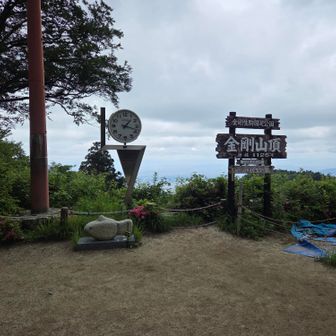 山頂。本日は人少な目だった。