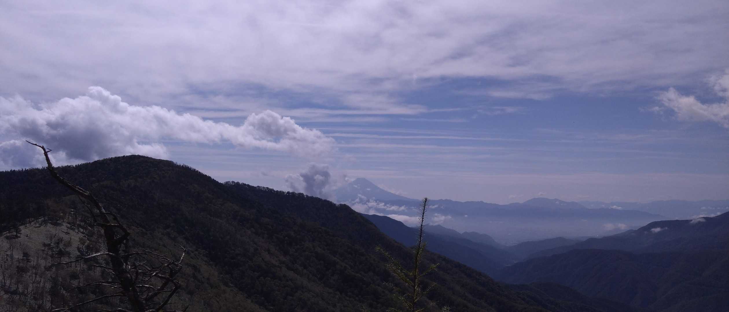 そろそろ雲隠れしそうな富士山