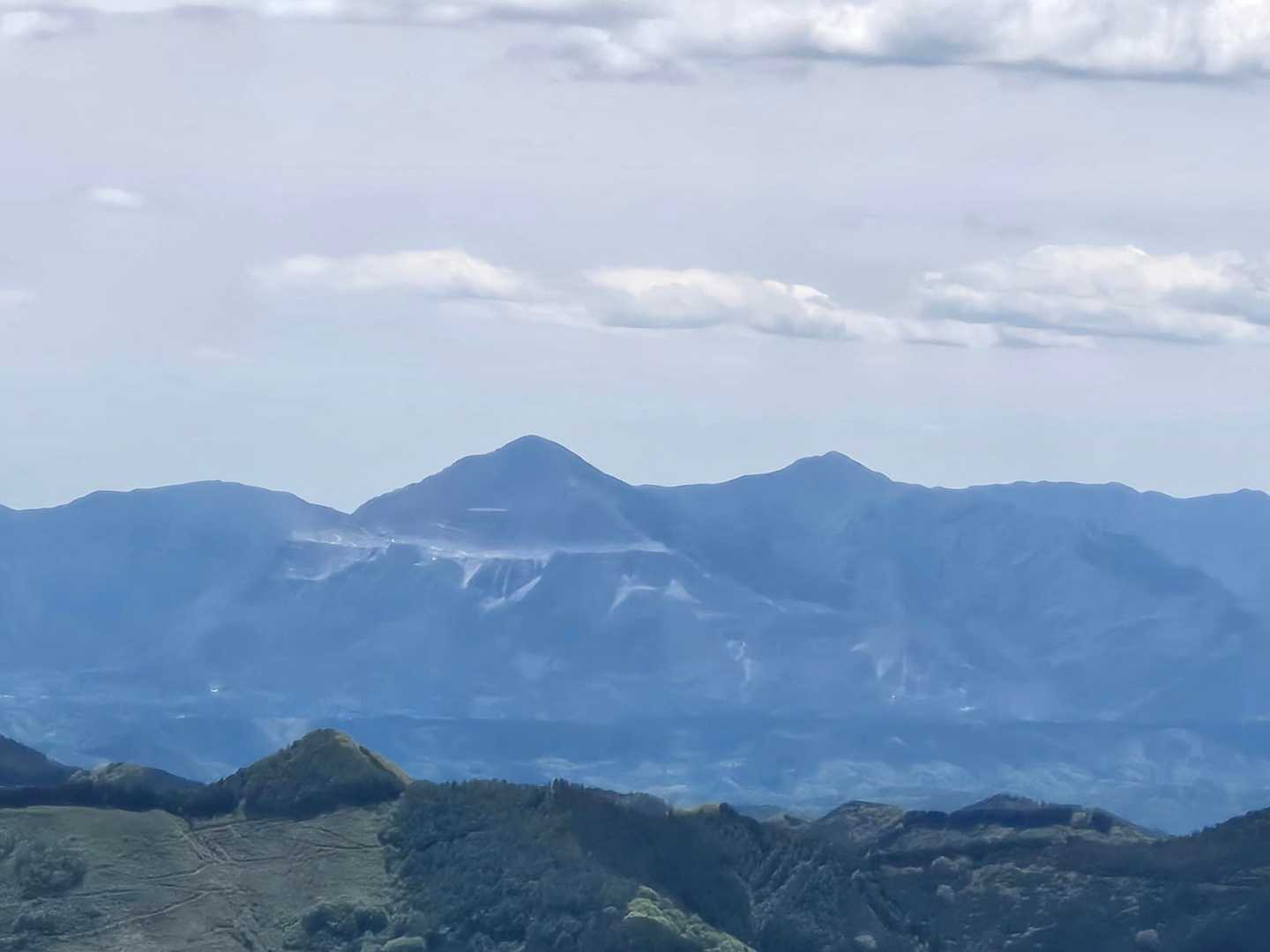 武甲山・大持山ズーム。