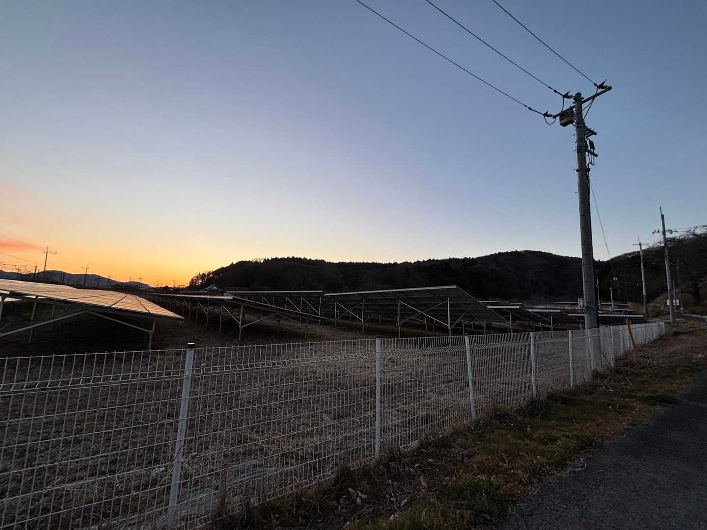 寒いです。寒々しい朝。でも、まあ、晴れてるだけ、マシかも。