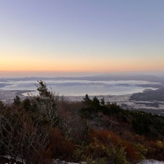 猪苗代湖❤️　奥のほうは雲海で覆われている