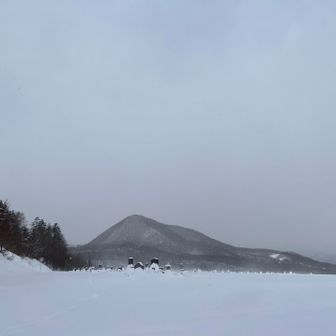 下山
向こう側は雪、降ってそう、、、

写真は豊見山　右下の白いとこは旧スキー場かな