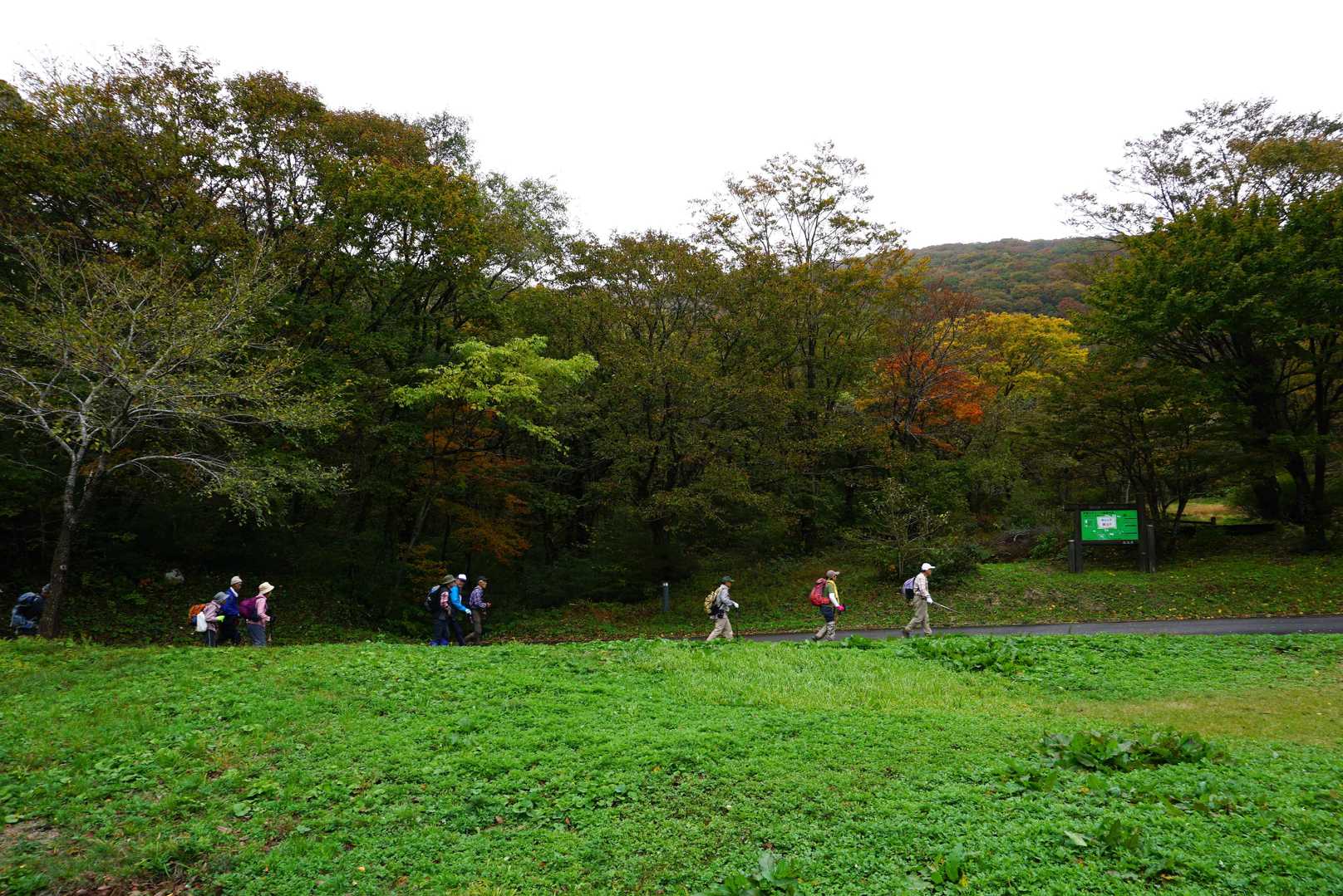 吾妻山ロッジ駐車場-吾妻山 周回コースの写真