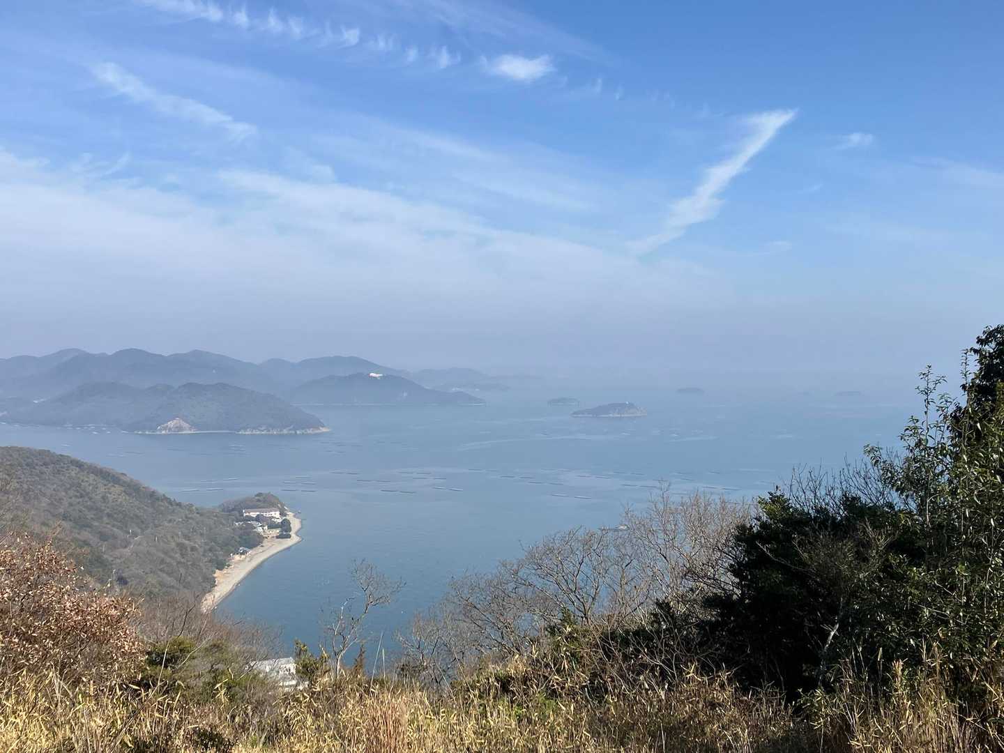 なんか霞んでますが、瀬戸内海がきれいです