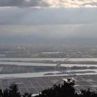 雲の切れ間からの日差しがきれい