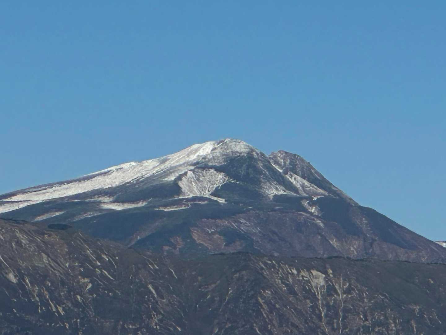 初冠雪　白山🗻御前が峰