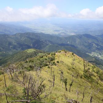 球磨盆地と市房山の稜線！