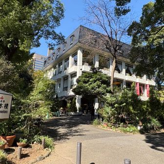「松本楼」　並んでました
優雅なランチをしてみたいが、今日はグルメ封印