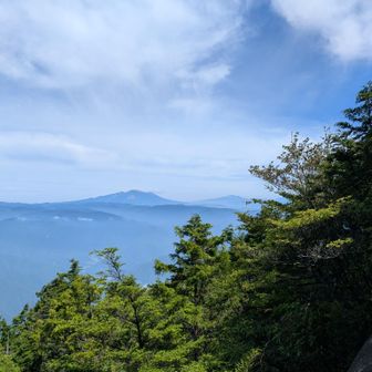 山頂部は何もないので、御嶽山展望場所で休憩。