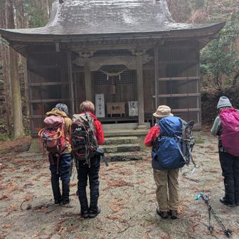 まずは、お参りから・・