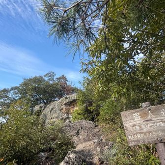 さっきの岩、盗人岩というらしい