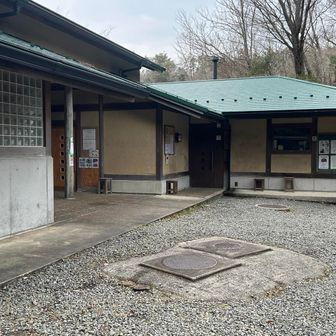 え？まだ閉まってる？
帰宅後調べたら冬季の水曜日は開かないらしい。