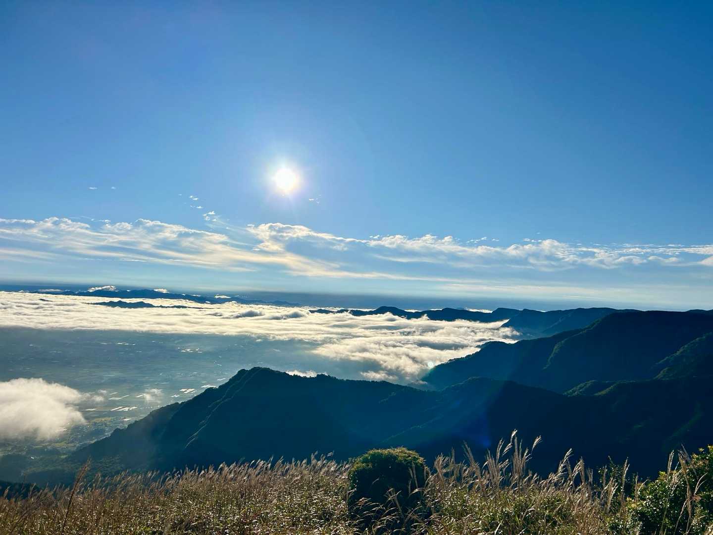 俵山往復 | 野焼きによって守られる美しい草原が魅力の爽やかハイキングコースの写真