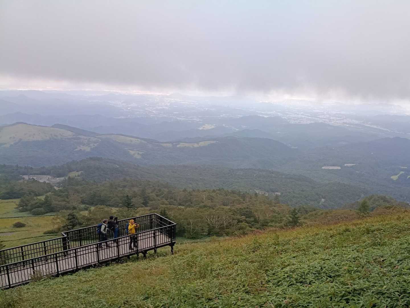 下山時、雲海は無くなってたけど山々がきれいでした