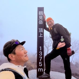 　　　やっと一気登山完了
　　　さぁ東登山口へ下ります🚶‍♀️‍➡️🚶‍➡️