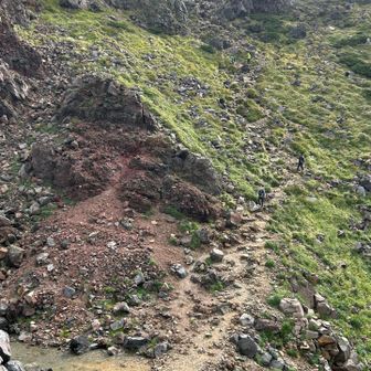 赤色があると火山にきた感じがする