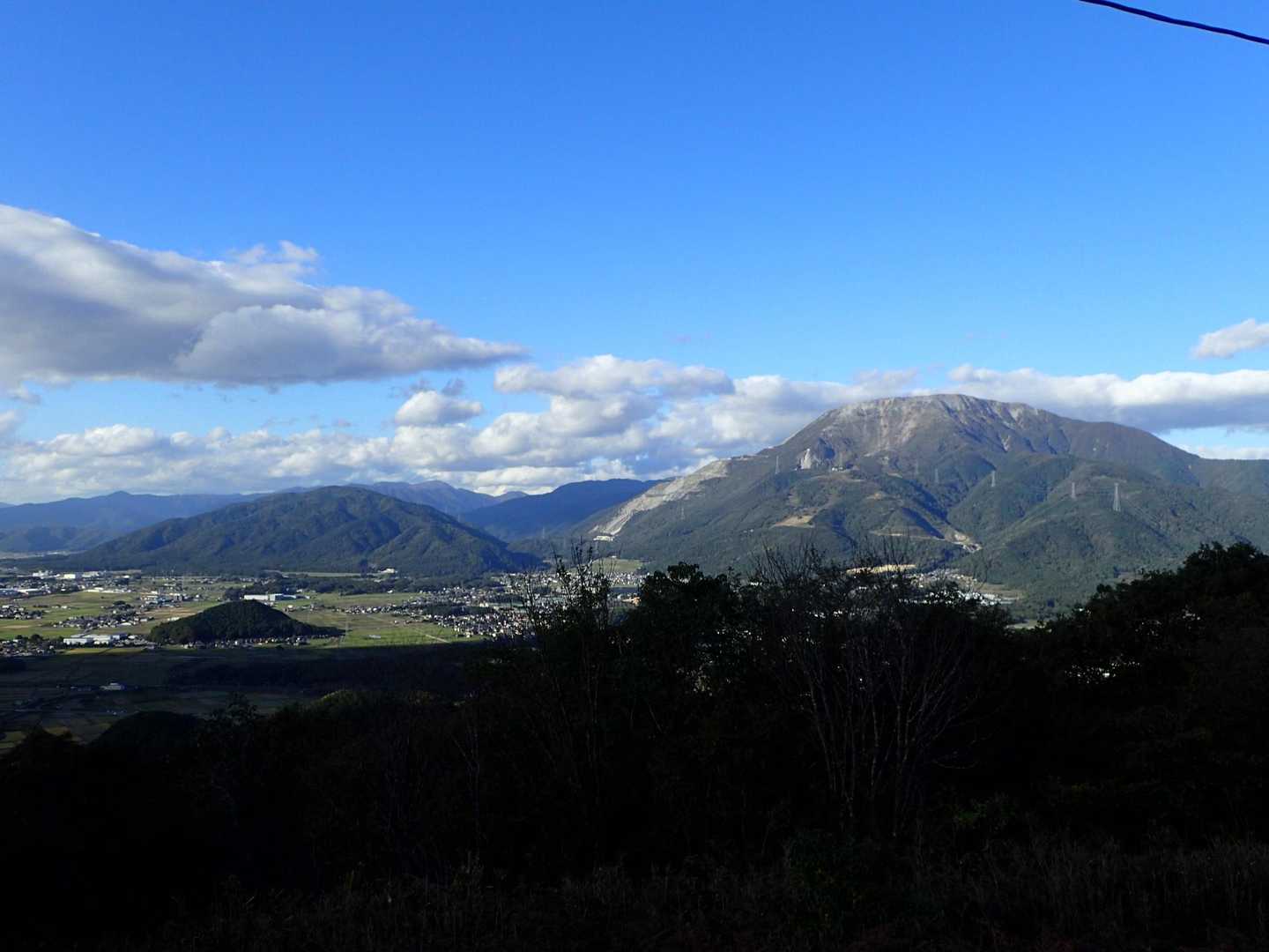 七尾山と伊吹山
