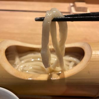 つけうどんは温でもコシありモチモチ