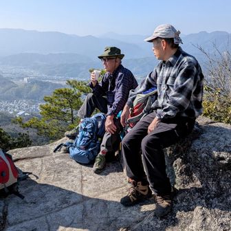 八畳岩に戻りティータイムに