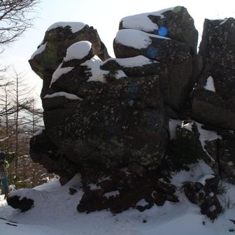 山頂手前のデカい岩🪨