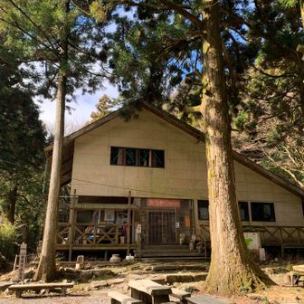 山小屋、静かです。食事をさせていただき、下山しました。