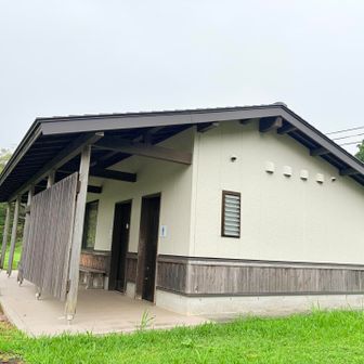 駐車場🅿️の横に綺麗なトイレあります👍

我が家のみかん畑🍊も近くにあり、時々お借りしてます　感謝🙏