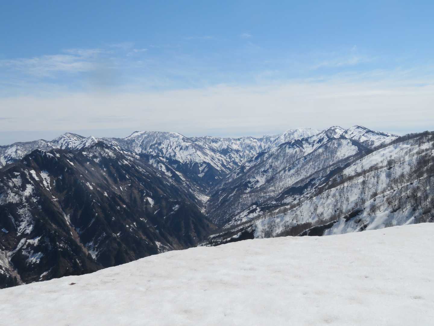 やっと毛石山に着きました。