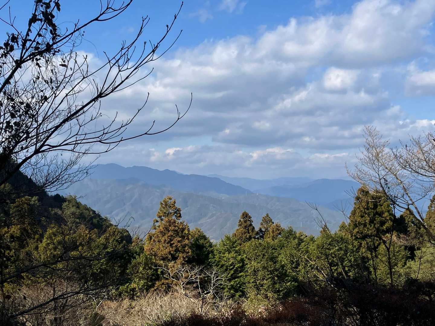 駐車場まで帰って行く途中
風が強くなってきました
北方面の山々⛰️