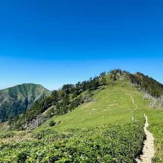 二の森を越えても剣山へ見えず！