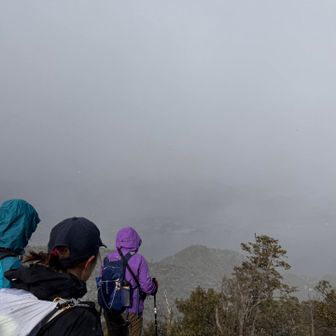 ビューポイントも今日は霞んでるね☃️