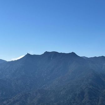 太忠岳の天柱石もくっきりはっきり。