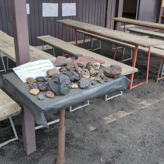 火山岩が売ってる・・？