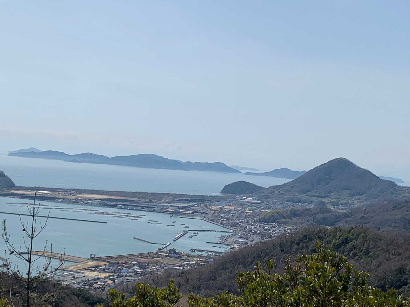 寄島富士と言われる青佐山が美しい
四国の讃岐富士も見えました