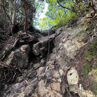 クライミング🧗講習を思い出しながら、登る時は鎖には頼らず、慎重に岩に捕まり足を置きながら登る練習をしました
降る時は、鎖に頼りました💦