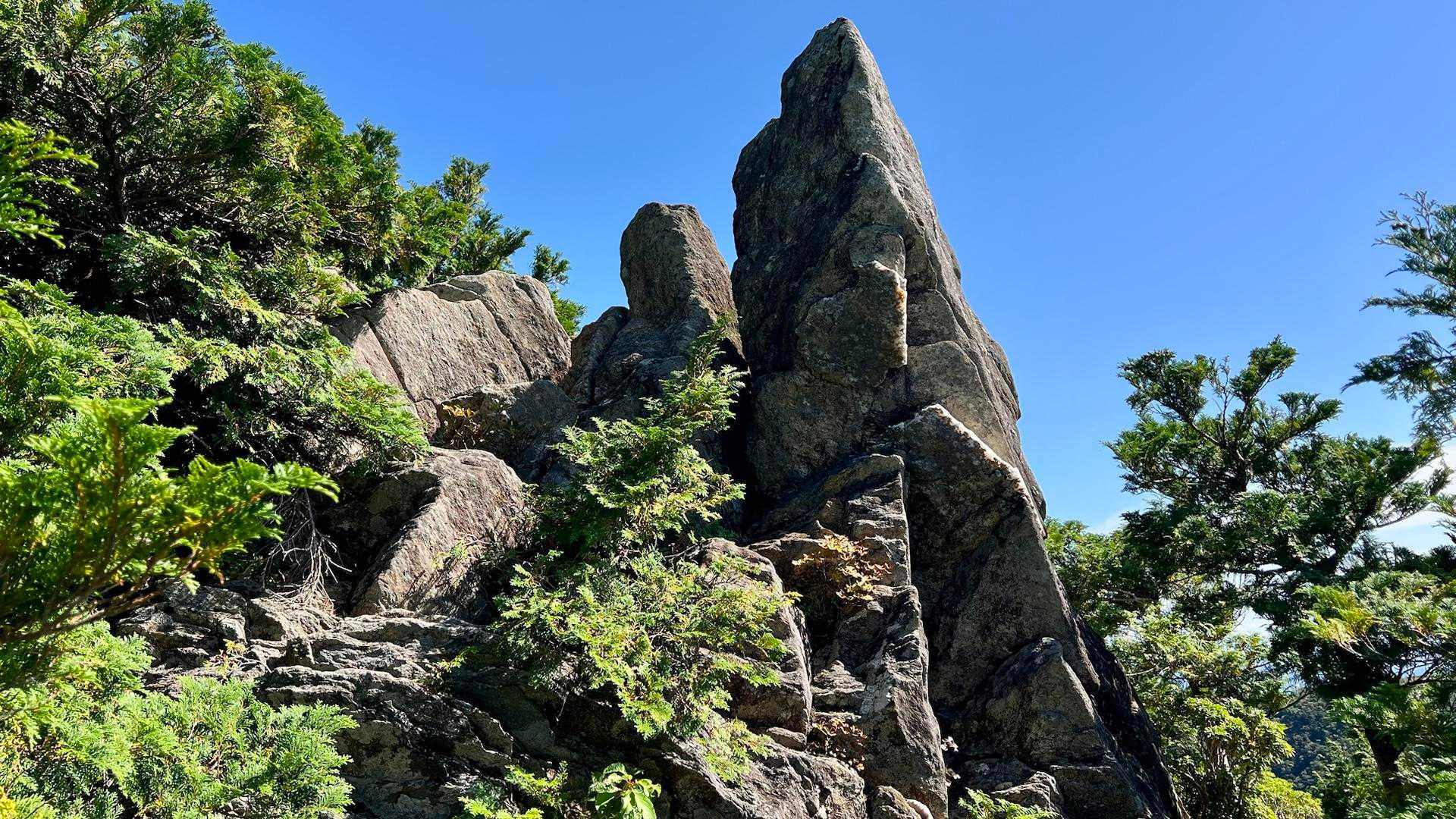 迫力ある岩岩、登りた〜い