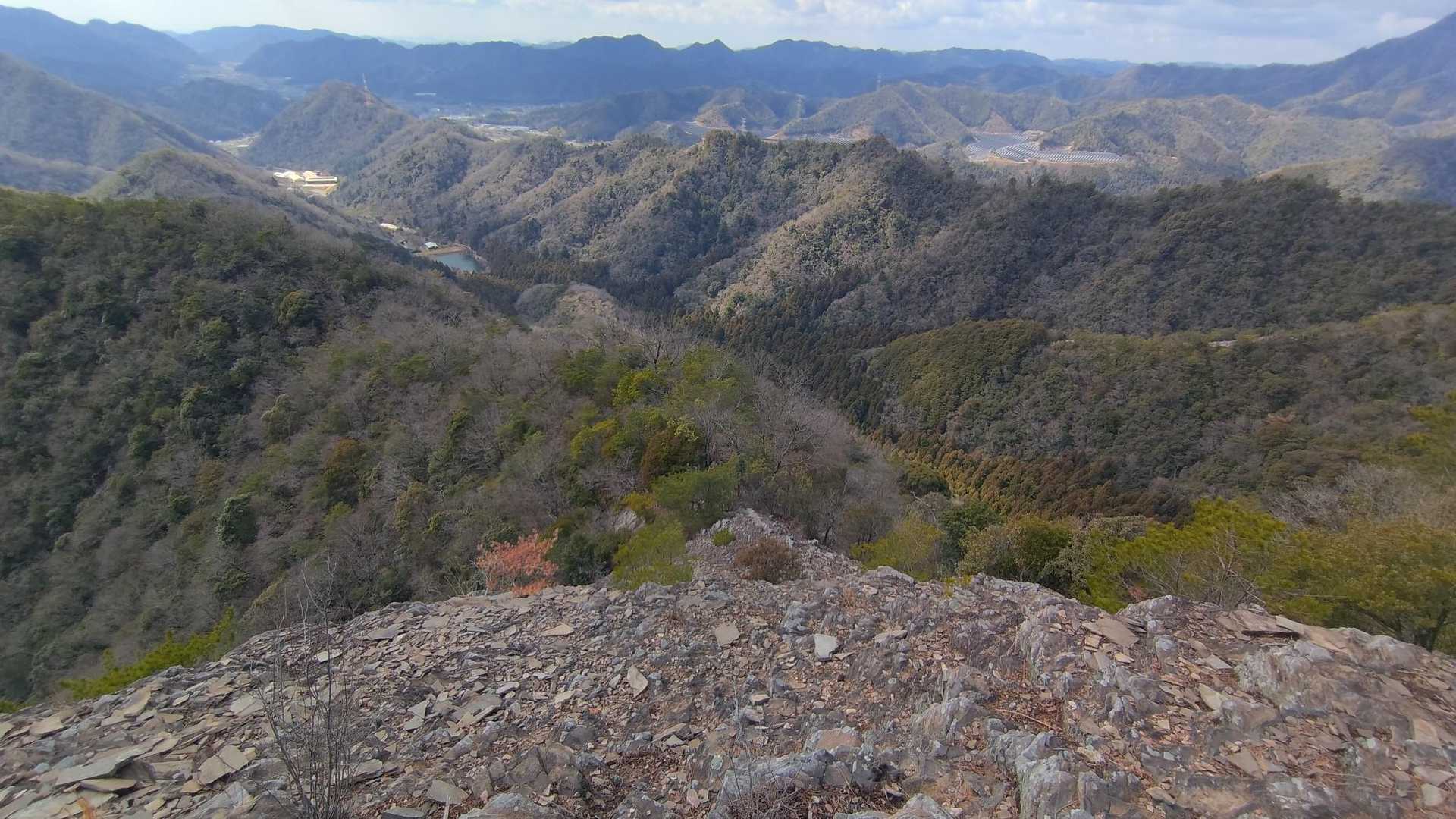 登ってきた岩場を上から。
こういう道、好きです(^o^)