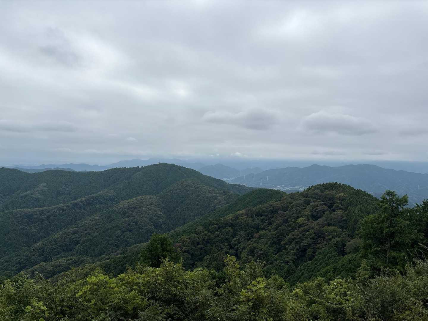 丹沢の方は全く見えません
大山とかはガスガスなのでは