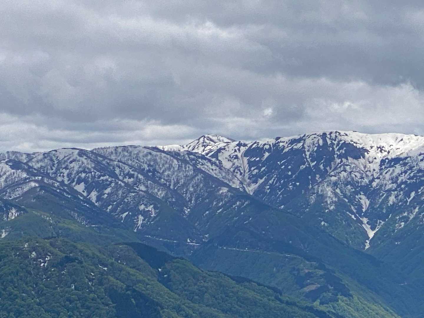 人形山などの方面。
白山も見えるらしいのですが…