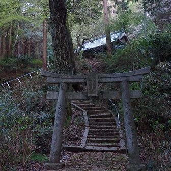 諸熊公民観から出発、歩いて直ぐに神社があるので参拝します