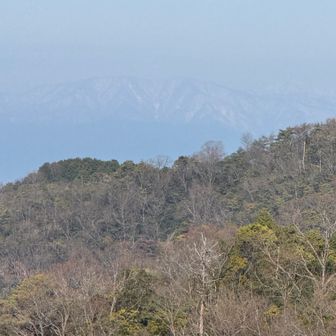 白倉岳と金糞岳。
