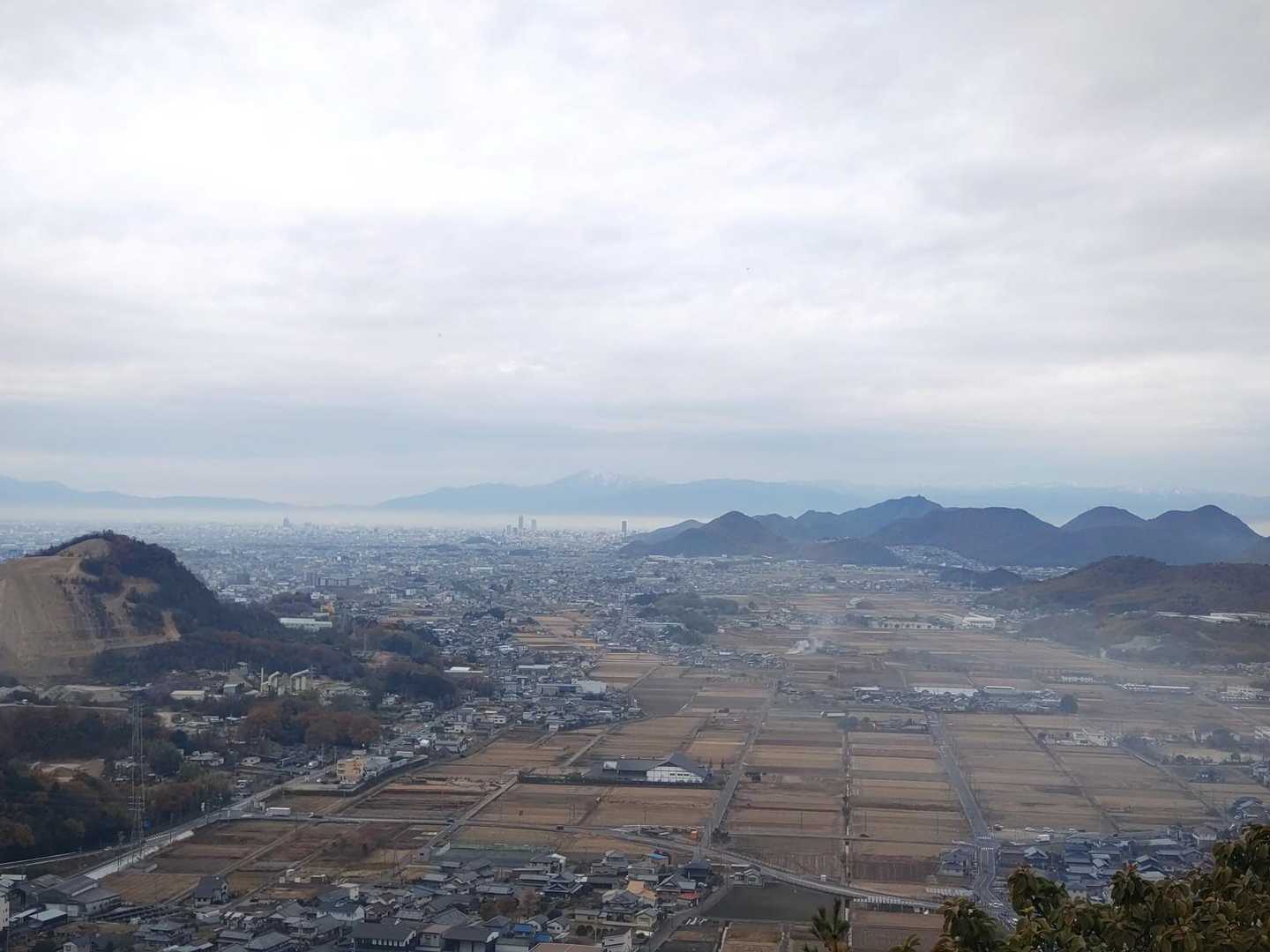 アップにすると伊吹山が見えますよ❗️