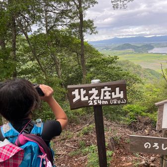 望遠鏡で景色を眺めます